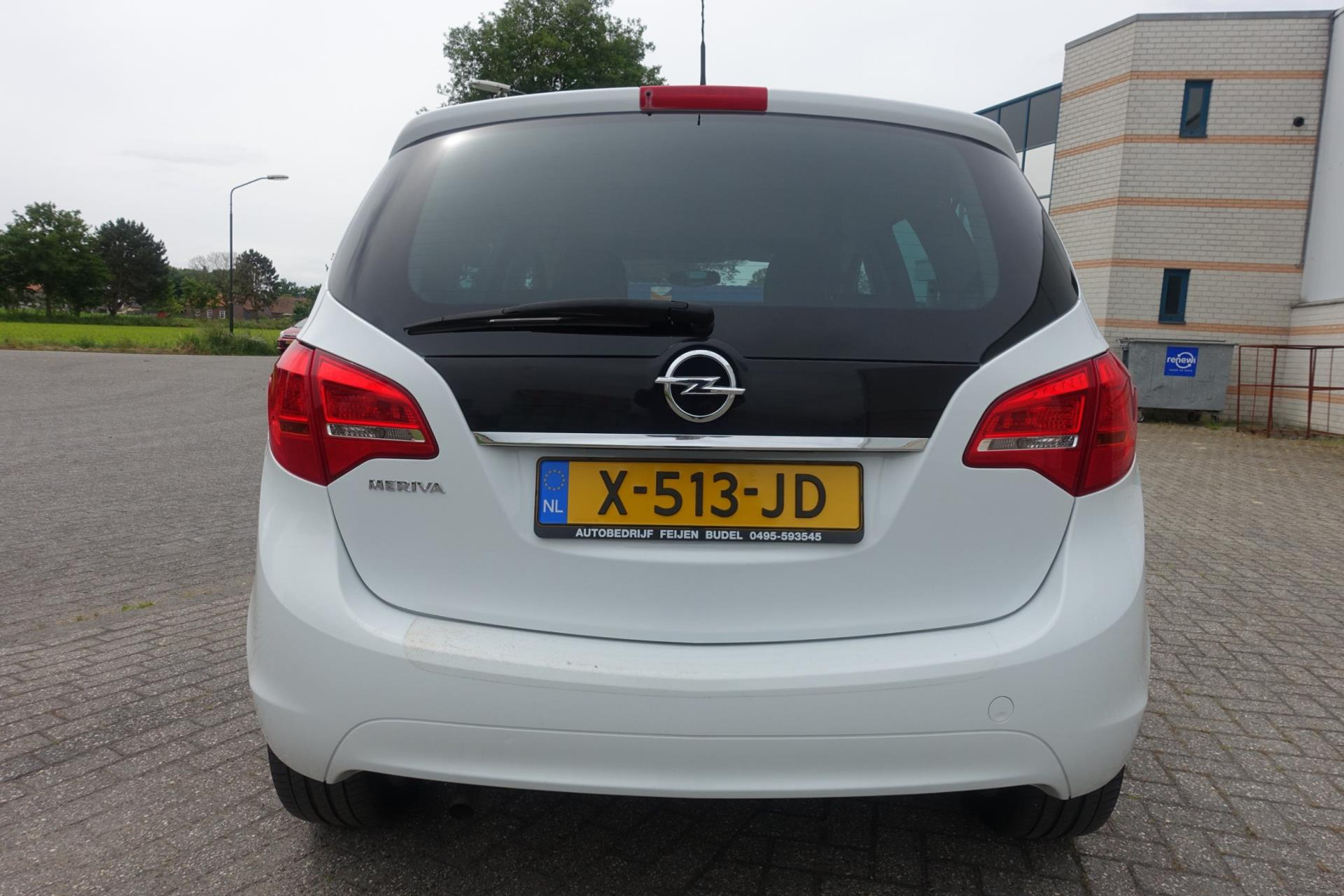 45230379-6.jpg