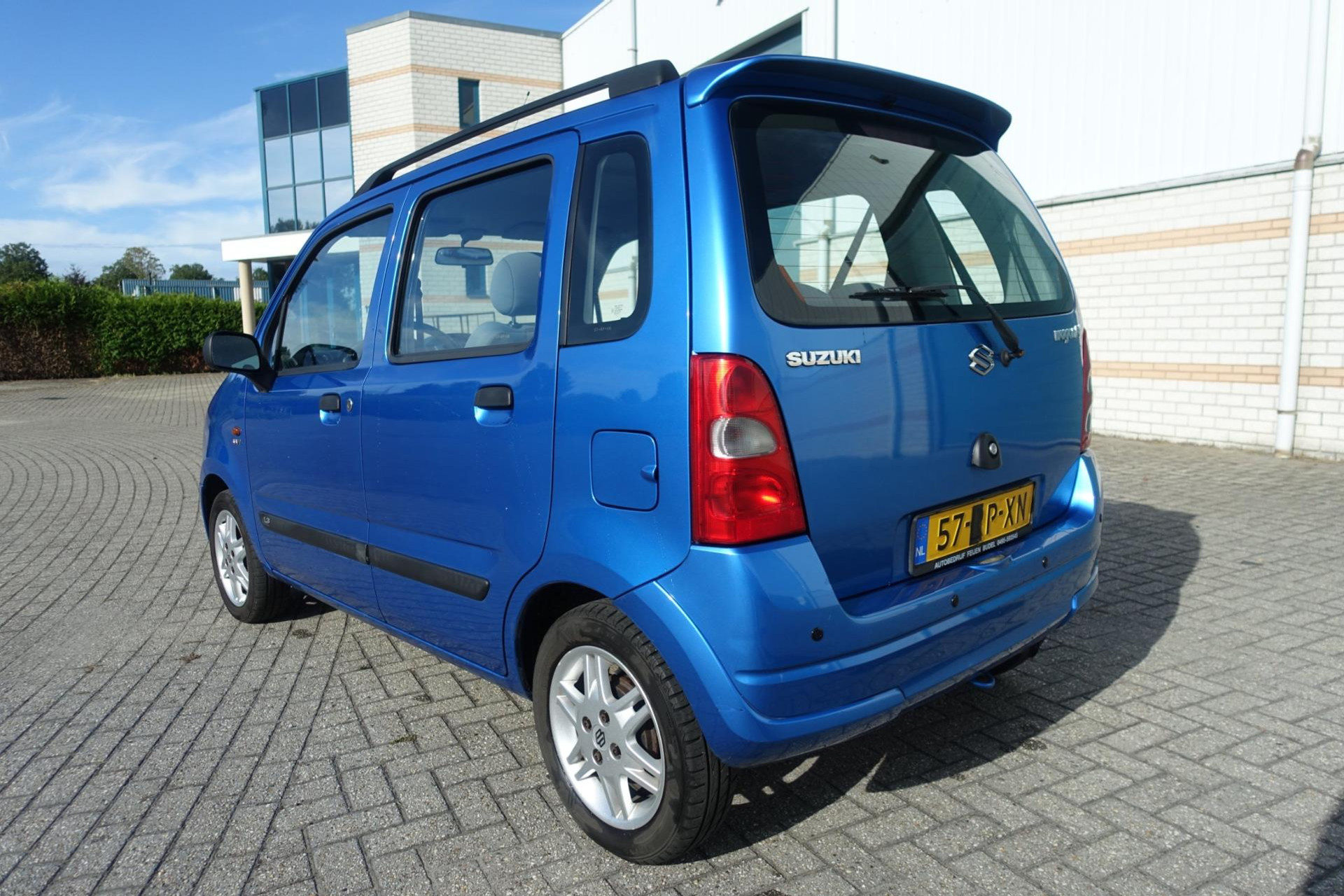 47356996-5.jpg