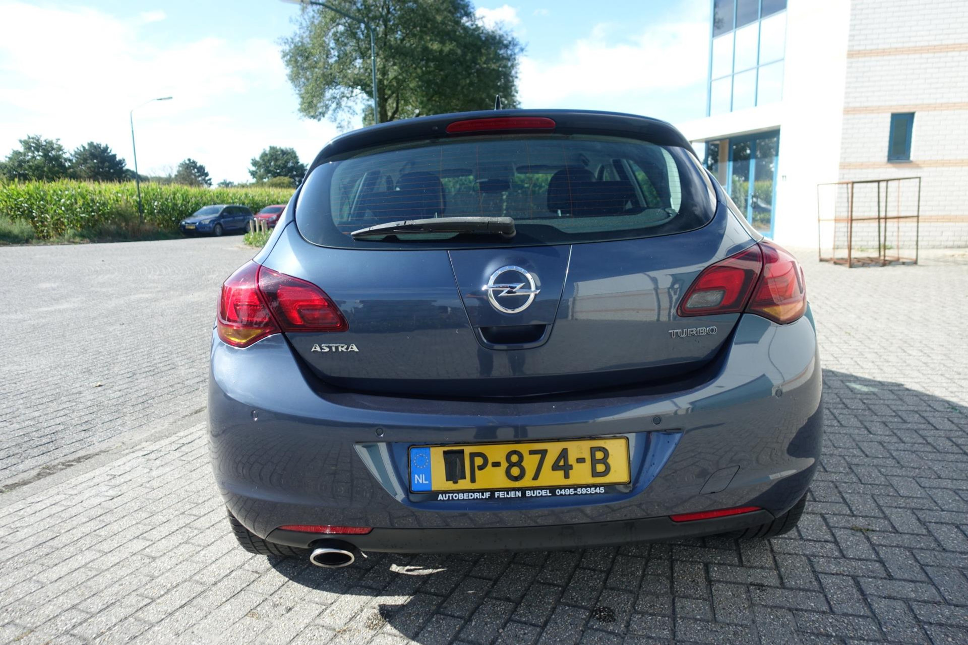 47357143-6.jpg
