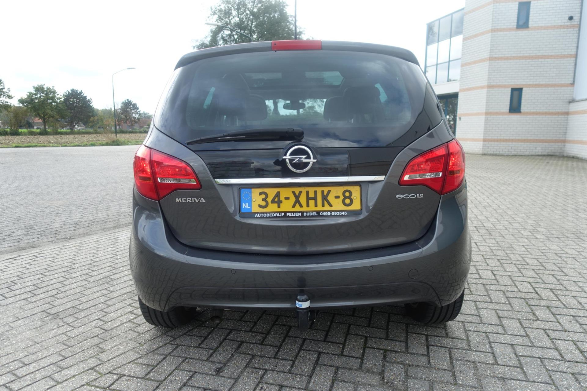 48598202-6.jpg